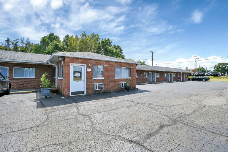 Exterior 2, Startlite Motel, Licking