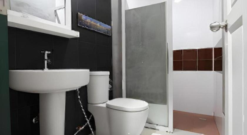 Bathroom, Thada Chateau Hotel, Muang Buri Ram