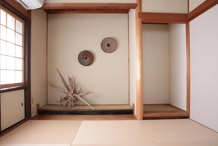 Others 4, Hokusai Stay, Osaka