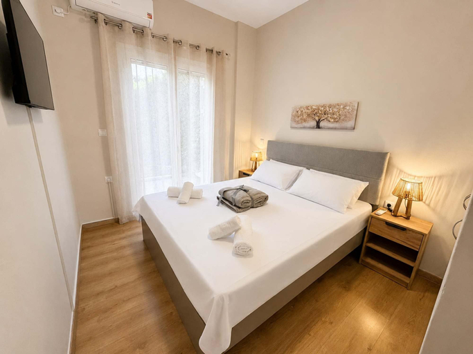 Room 3, Beachside Hideaway - Steps From Lechaio Blue Shore, Peloponnese
