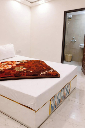 Room 5, Hotel Mid Town Nainital Near Mall Road, Nainital