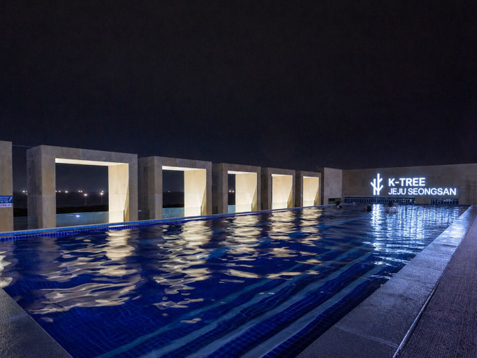 Rooftop pool