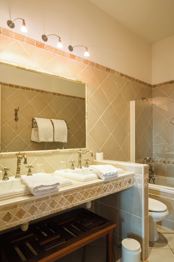 Bathroom, Château Marquis de Terme, Gironde