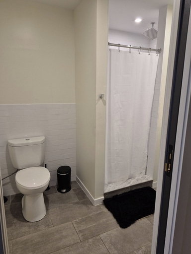 Bathroom 4, Trumbull Apartments, Hartford