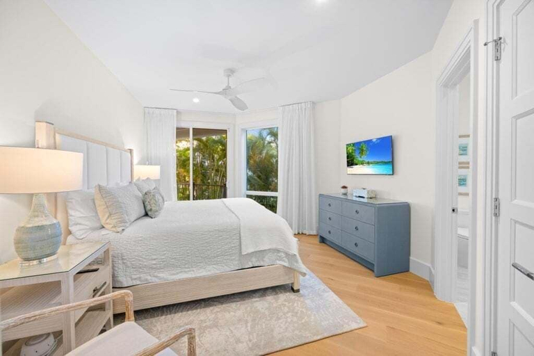 Room 2, Angel's View 4 Bedroom Home, Lee