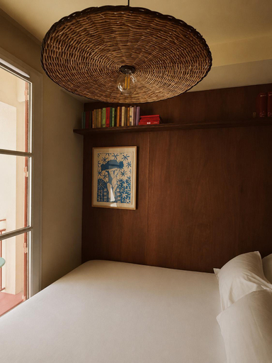 Bedroom 2, Hotel Le Voltaire, Bouches-du-Rhône