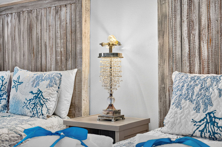 Bedroom 3, Luxury Gulf Front Property! Directly on the Beach! Sleeps 15!, Bay
