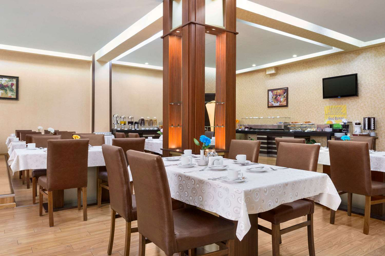 Food & Drinks 4, Days Hotel by Wyndham Baku, Baku