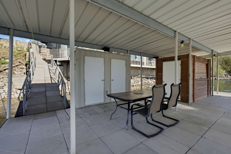 Outdoor dining, Sunrise Shores Estate - 4bd-4ba Luxury Lakefront, Camden