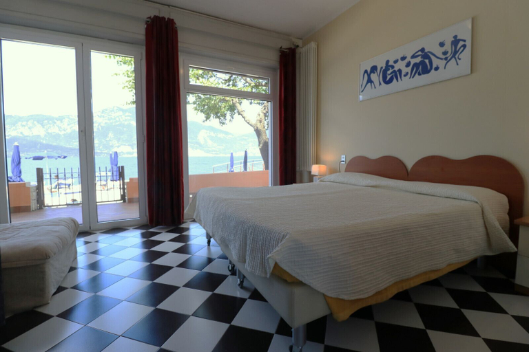 Bedroom 3, Taki Village Hotel, Verona