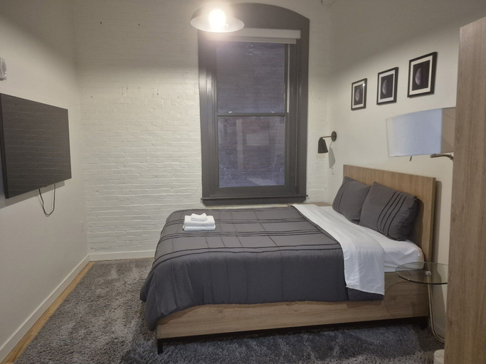 Room, Trumbull Apartments, Hartford