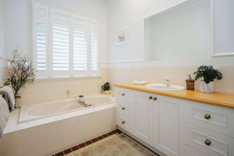 Bathroom 5, 12 Cheverton LPlenty, Banyule - North