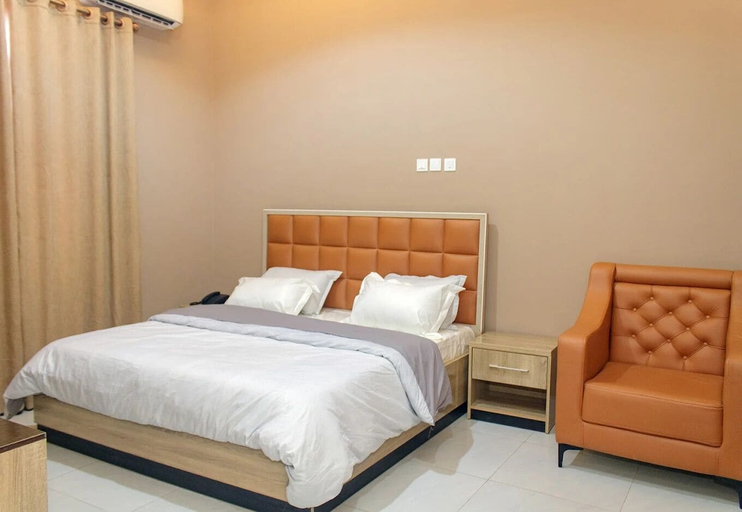 Room 5, Vogue Hotel, Karu