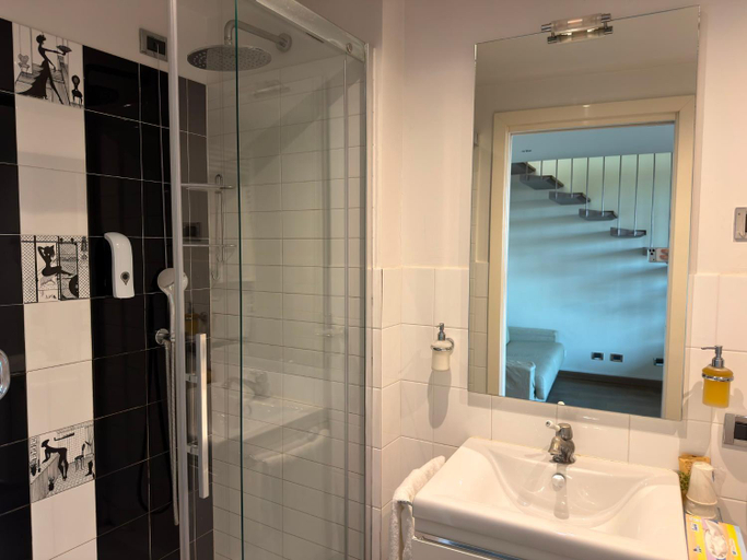 Bathroom 4, Borgo Santa Giulia, Brescia