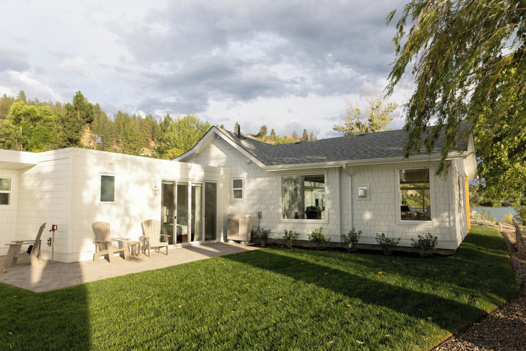 Exterior 4, The Point on Wood Lake, Central Okanagan