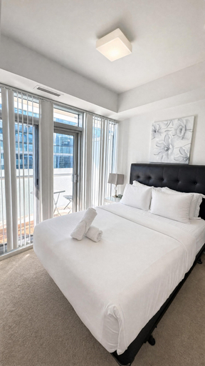 Room 4, Maple Square Hotel, Toronto