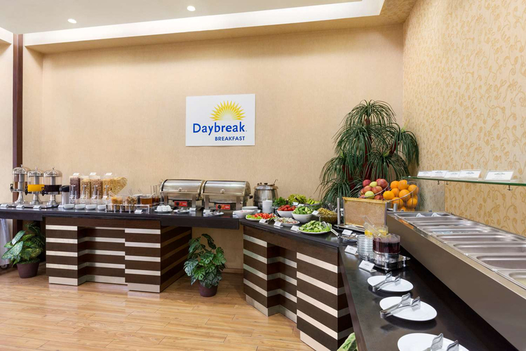 Food & Drinks 4, Days Hotel by Wyndham Baku, Baku