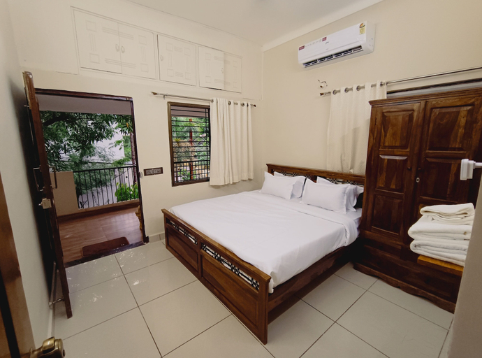 Room 5, Mango Tree 3BHK Apartment, Ujjain