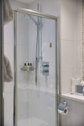Bathroom 5, Fermain Valley Hotel