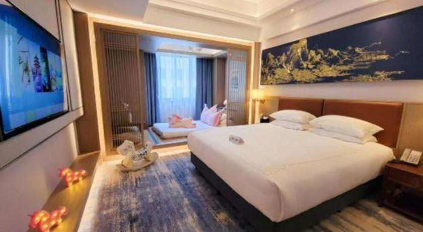 Bedroom 2, Hangzhou Blossom Hotel, Hangzhou