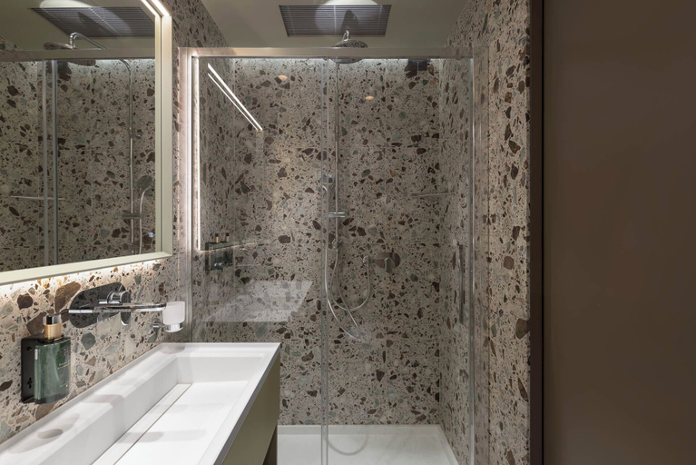 Bathroom 4, Florida, Venezia