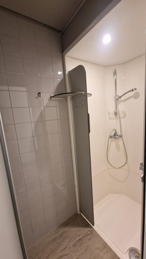 Bathroom 3, HI Tournai Hostel, Hainaut