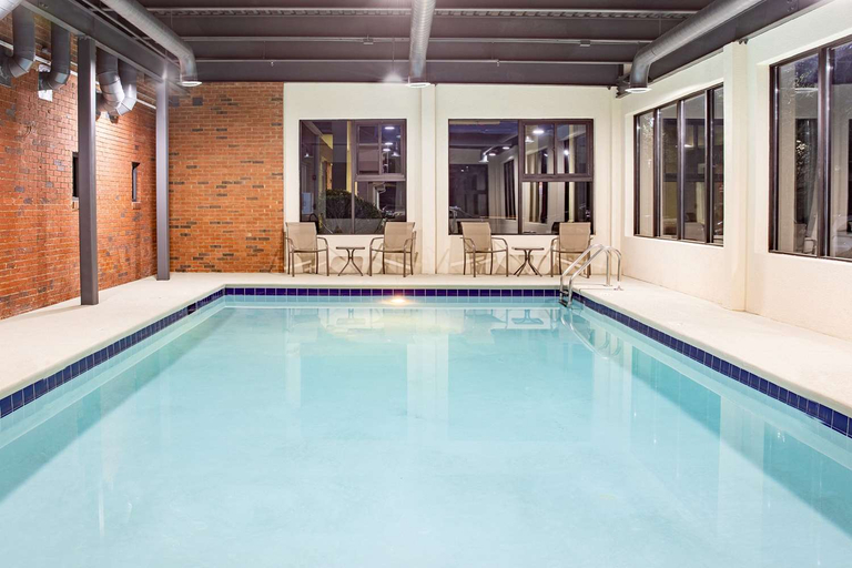 Sport & Beauty, Ramada Limited Suites Alpharetta, Fulton