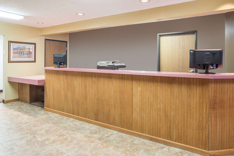 Others 4, Super 8 By Wyndham Jerseyville IL, Jerseyville