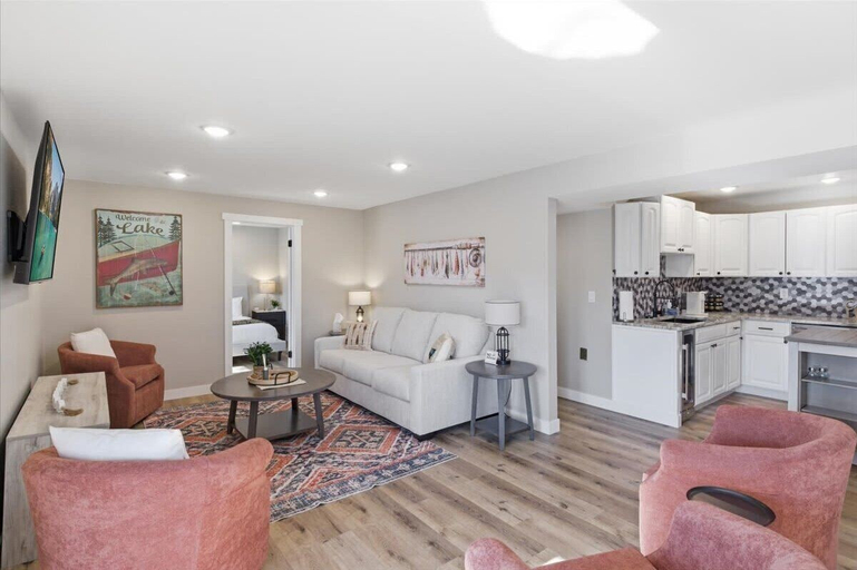 Living area 5, Lakefront Home With Private Dock and Stunning Lake Views, Camden