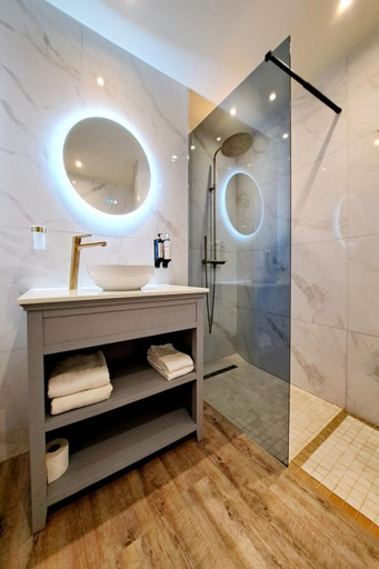 Bathroom 4, Le Nautile Beach, Saint-Paul