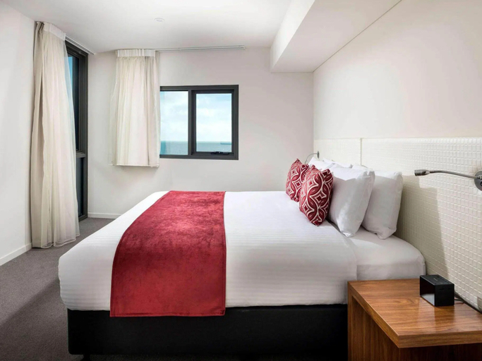 Bedroom 2, Ramada by Wyndham VetroBlu Scarborough Beach, Stirling
