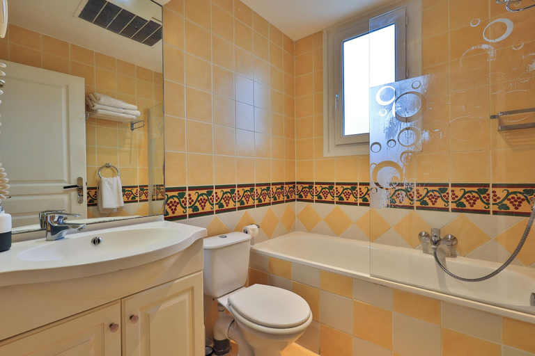 Bathroom 4, Emeraude Residence Hoteliere, Alpes-Maritimes