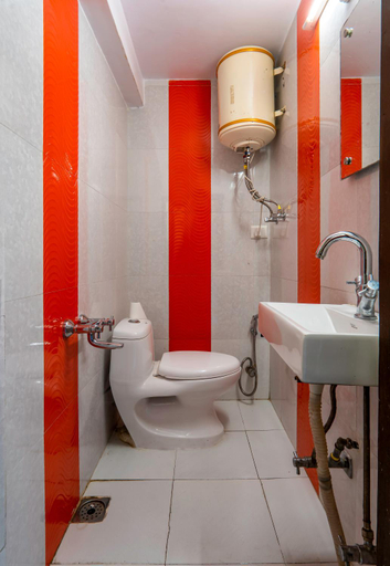 Bathroom 2, Hotel Windsor, Shimla