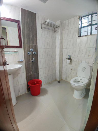 Bathroom 3, Urmee Guest House, Cox's Bazar