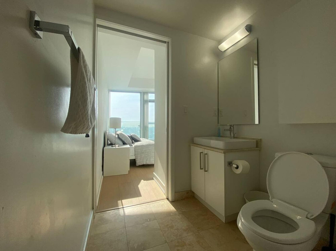 Bathroom 3, Maple Square Hotel, Toronto