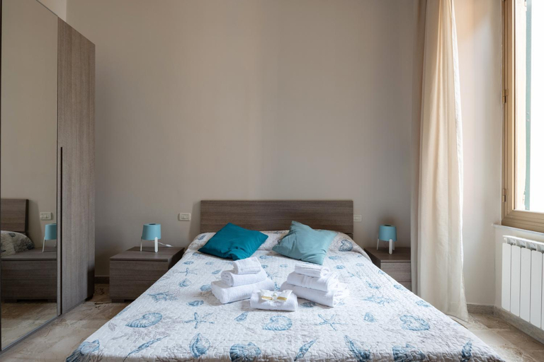 Bedroom 2, Blu sea room piazza garibaldi, La Spezia