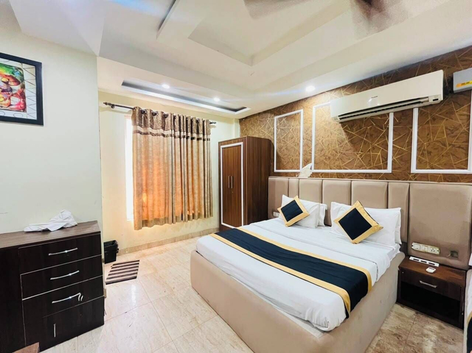 Room 4, Roomshala Hotel Grand Inn Vaishali Sec 4, Gautam Buddha Nagar