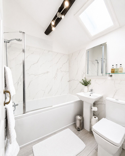 Bathroom 3, The Willow Restaurant B&B, North Yorkshire