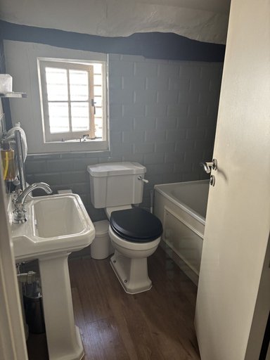 Bathroom 3, The Windmill, Kent