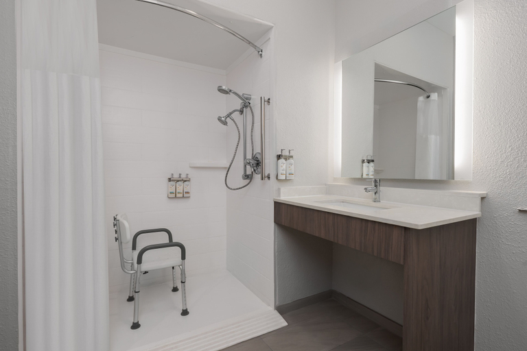 Bathroom 4, Holiday Inn Express & Suites Alexandria, Rapides