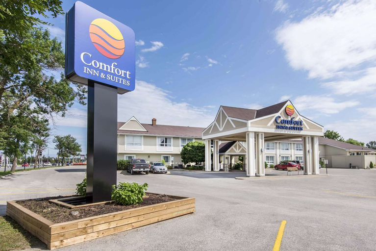 Exterior & Views 1, Comfort Inn & Suites Collingwood, Simcoe