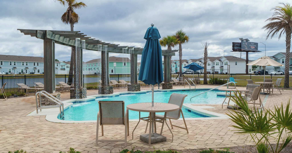 Pool 2, Pointe of Paradise - 3BR Near the Beach, Bay