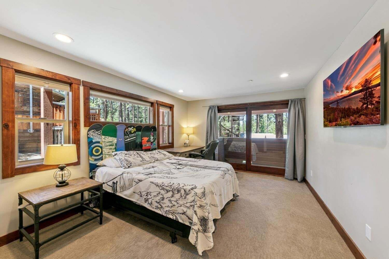 Room 2, 3717 Regina Road 7 Bedroom Home, El Dorado
