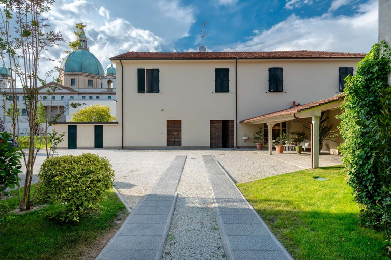 Room 4, The Secret Garden Cottage, Lucca