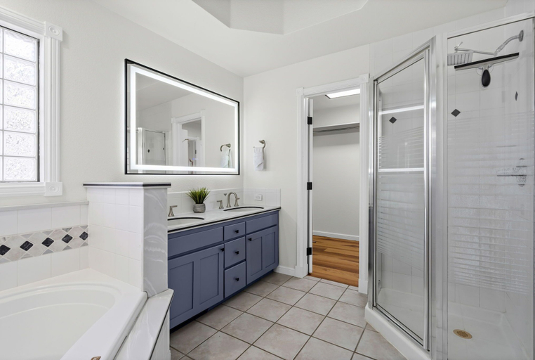 Bathroom 5, Lakefront Retreat at Boyd Sleeps 18 w/ Hot Tub, Larimer