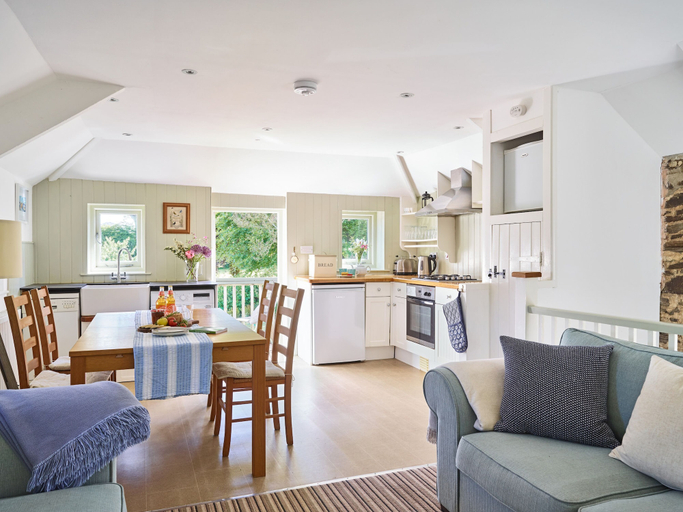 Interior 1, Tor View Trevadlock Manor by Smart Welcomes, Cornwall