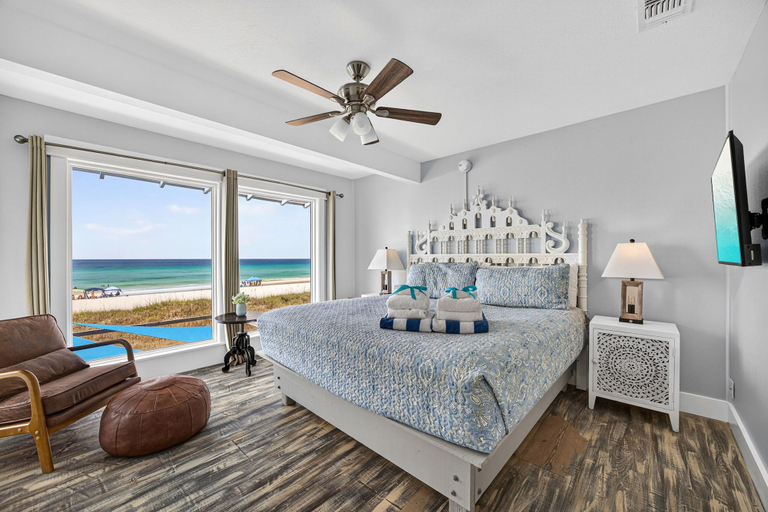 Bedroom 4, Luxury Gulf Front Property! Directly on the Beach! Sleeps 15!, Bay
