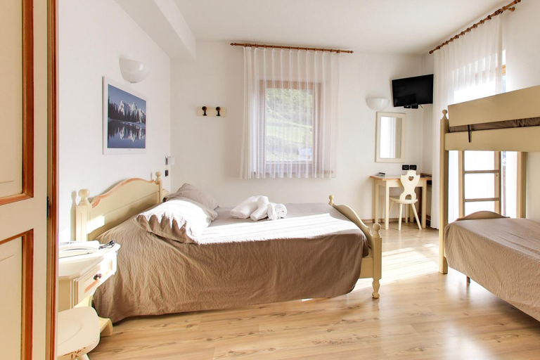Bedroom 2, Hotel La Nuova Montanina, Belluno