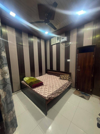 Room 2, Maheshwari Palace &Hotel, Bareilly
