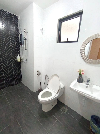 Bathroom 4, Skyline Suites l The Horizon Ipoh by Grab A Stay l 1-8pax, Kinta